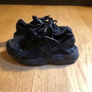 Nike air hurache all black